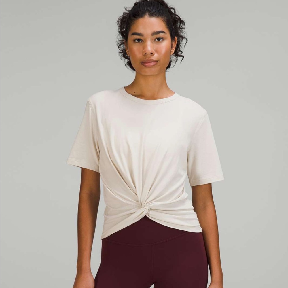 NWT Lululemon tee